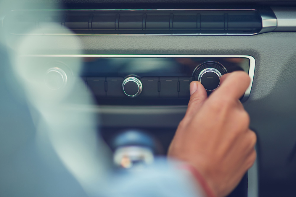 THINGS YOU NEED TO KNOW WHILE SELECTING A SOUND SYSTEM FOR YOUR CAR
